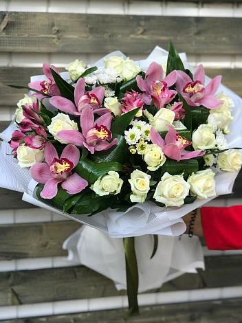 Букет цветов из: Розы и Хризантемы в Ясенках