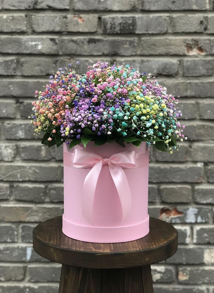 Цветочная композиция из Гипсофила и Розы в шляпной коробке в Ясенках