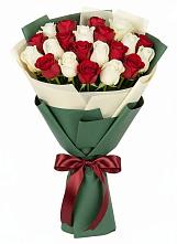 Букет Микс из красных и белых роз в Ясенках
