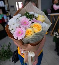 Букет цветов из:  Герберы, Розы и Хризантемы в Ясенках