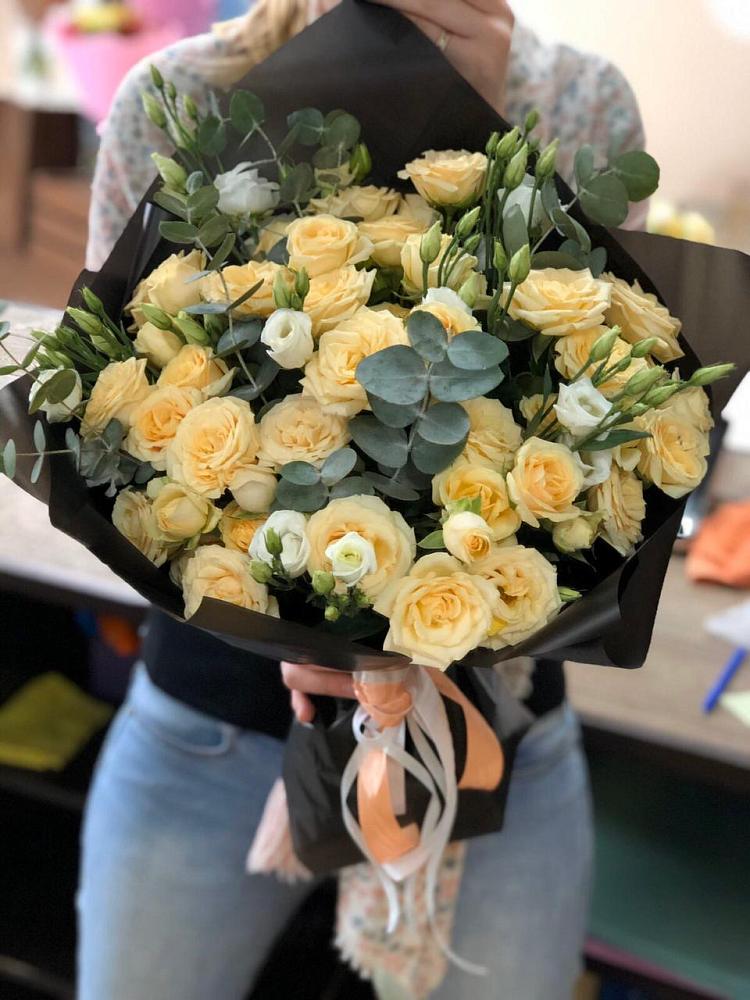 Букет цветов из: Розы и Лизиантусы в Ясенках