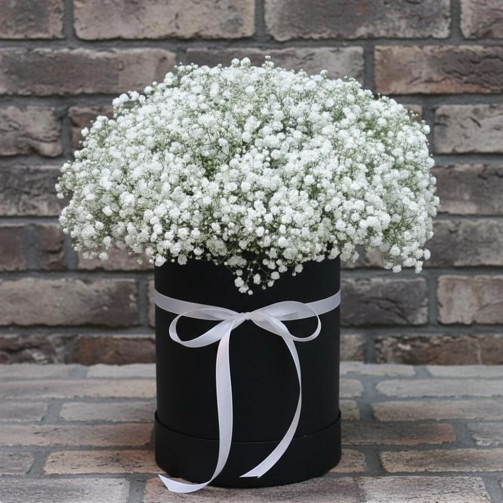 Цветочная композиция из Гипсофила в шляпной коробке в Ясенках