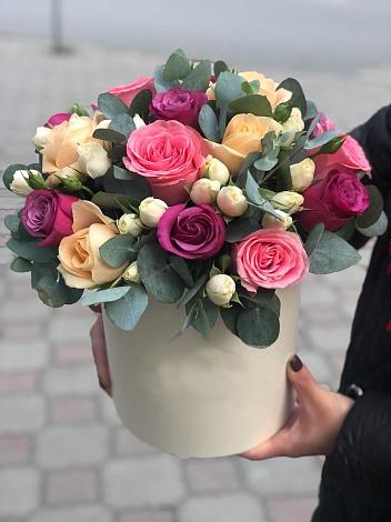 Цветочная композиция из Розы в шляпной коробке в Ясенках