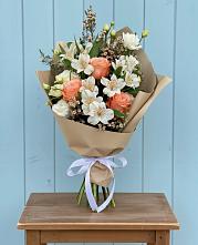 Букет цветов из:  Альстромерии, Лизиантусы, Розы и Хризантемы #REPLACE_PRED# Ясенках