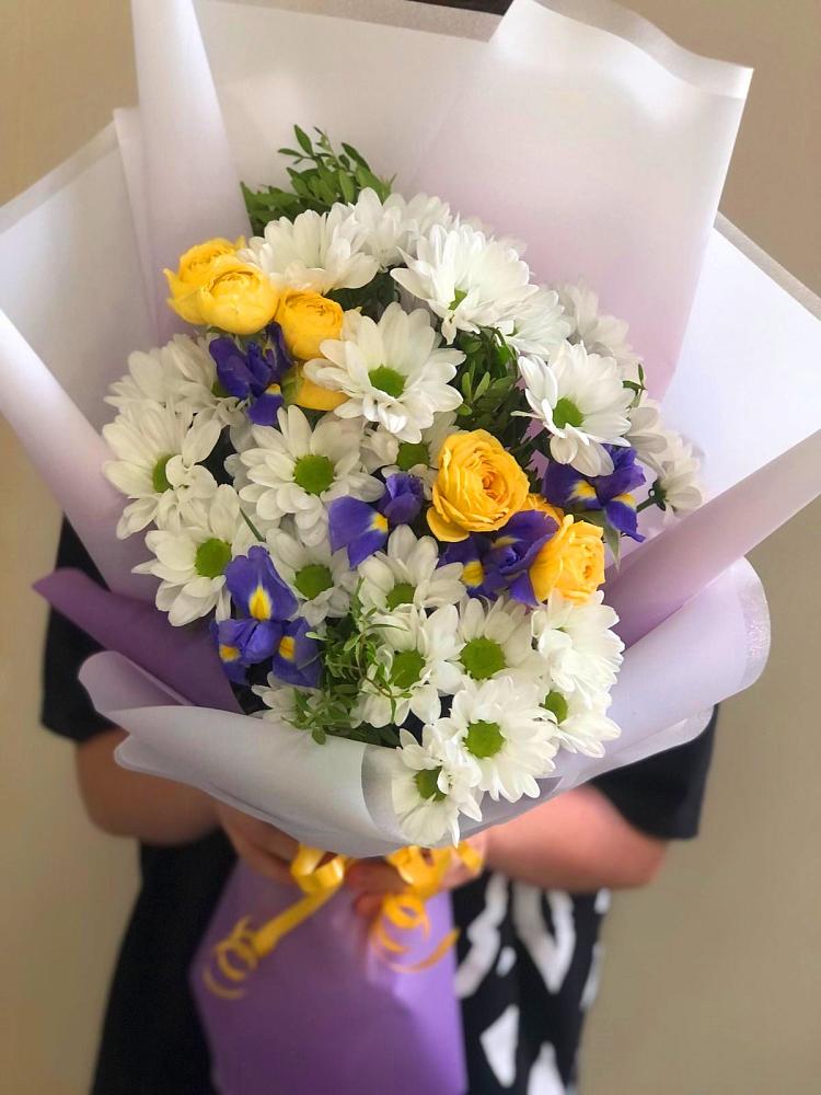 Букет цветов из: Ирисы, Хризантемы и Розы в Ясенках
