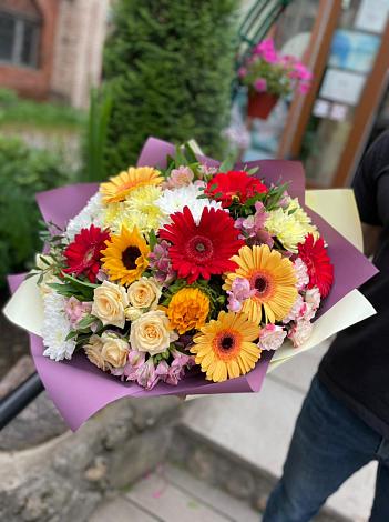 Букет цветов из: Герберы, Ромашки, Хризантемы, Розы и Подсолнухи в Ясенках