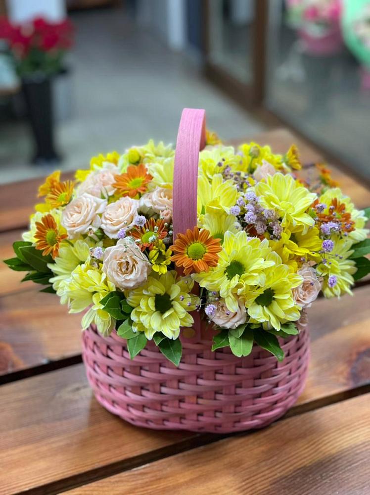 Цветочная композиция из Хризантемы и Розы в корзине в Ясенках