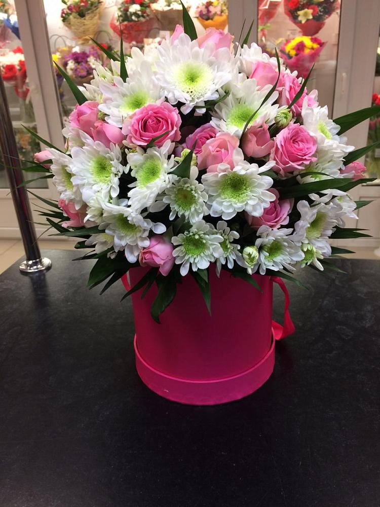 Цветочная композиция из Розы и Хризантемы в шляпной коробке в Ясенках