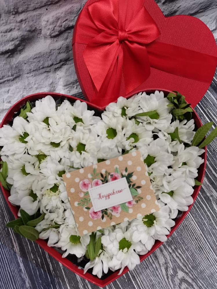 Цветочная композиция из Хризантемы в виде сердца в Ясенках