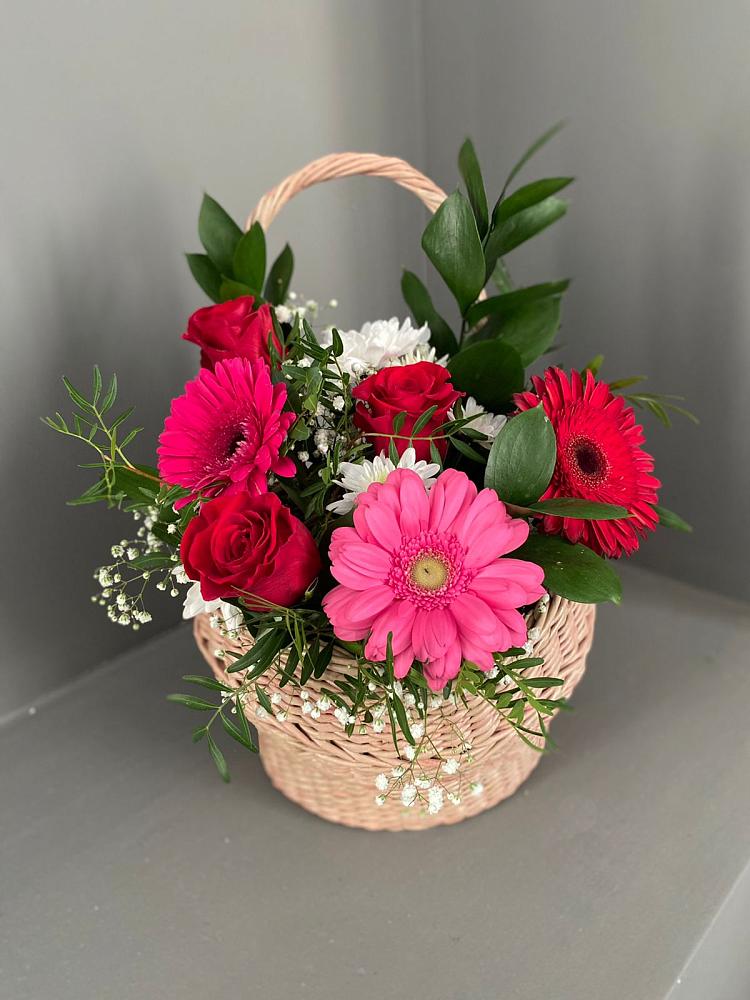 Цветочная композиция из Розы, Хризантемы и Герберы в корзине в Ясенках